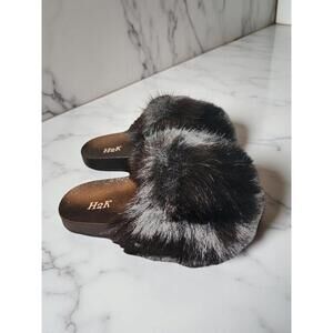 H2K Women's Size 7 Black Faux Fur Slippers Comfortable Cozy Indoor Footwear